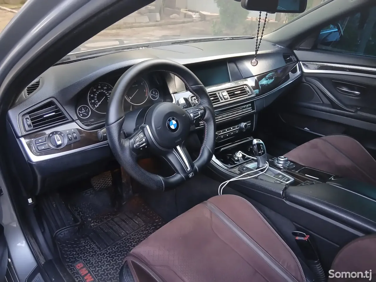 BMW M5 2012 · 2.0 AT