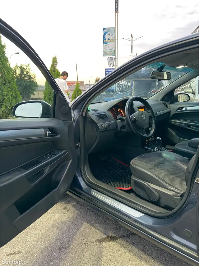 Opel Astra H 2008 · 1.8 AT