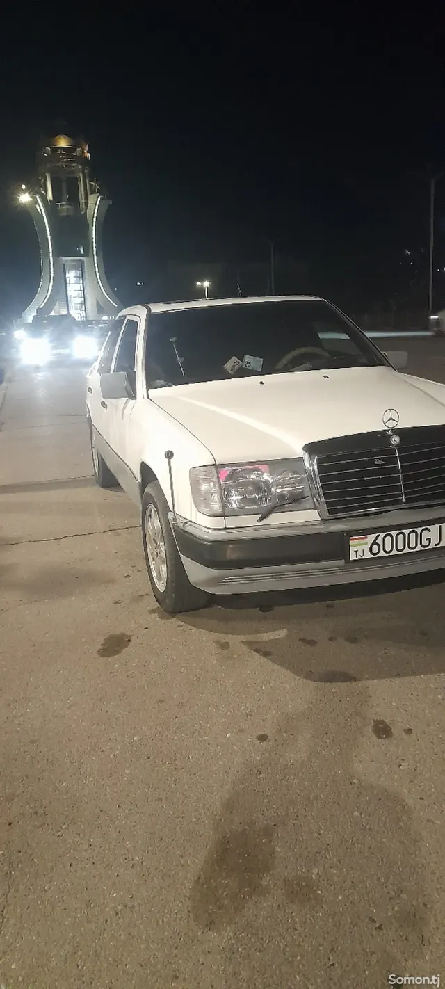 Mercedes-Benz W124 1990 · 2.0 MT