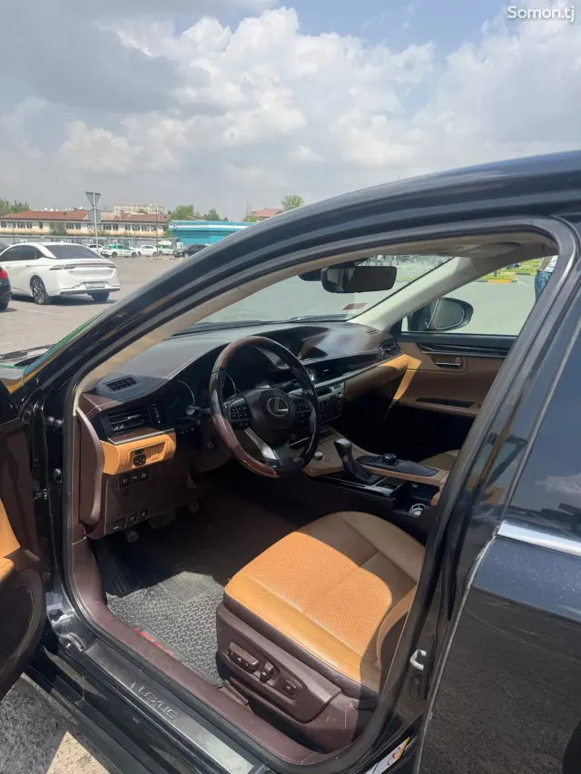 Lexus ES series 2016 · 3.5 AT