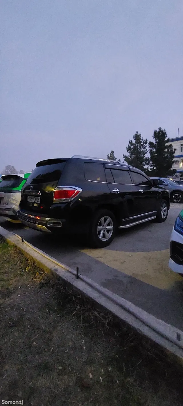 Toyota Highlander 2014 · 2.7 AT
