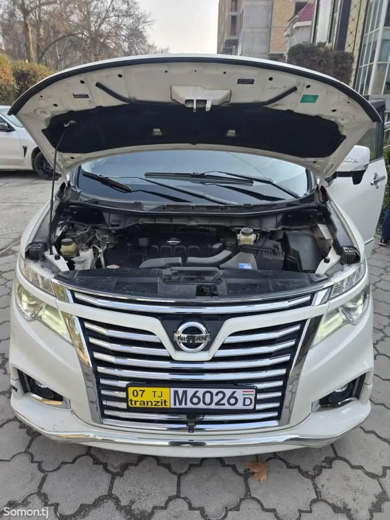 Nissan Elgrand 2015 · 2.5 AT