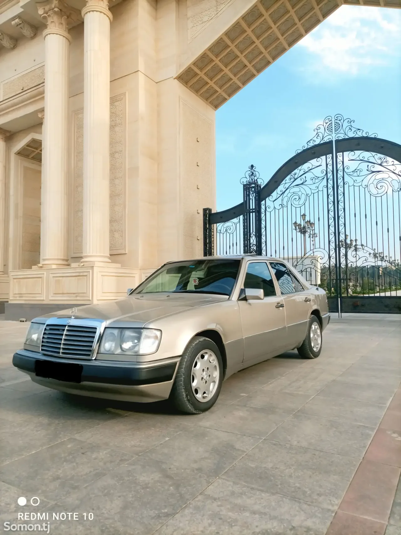 Mercedes-Benz W124 1990 · 2.0 MT