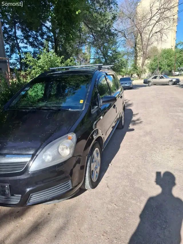 Opel Zafira 2006 · 1.9 MT