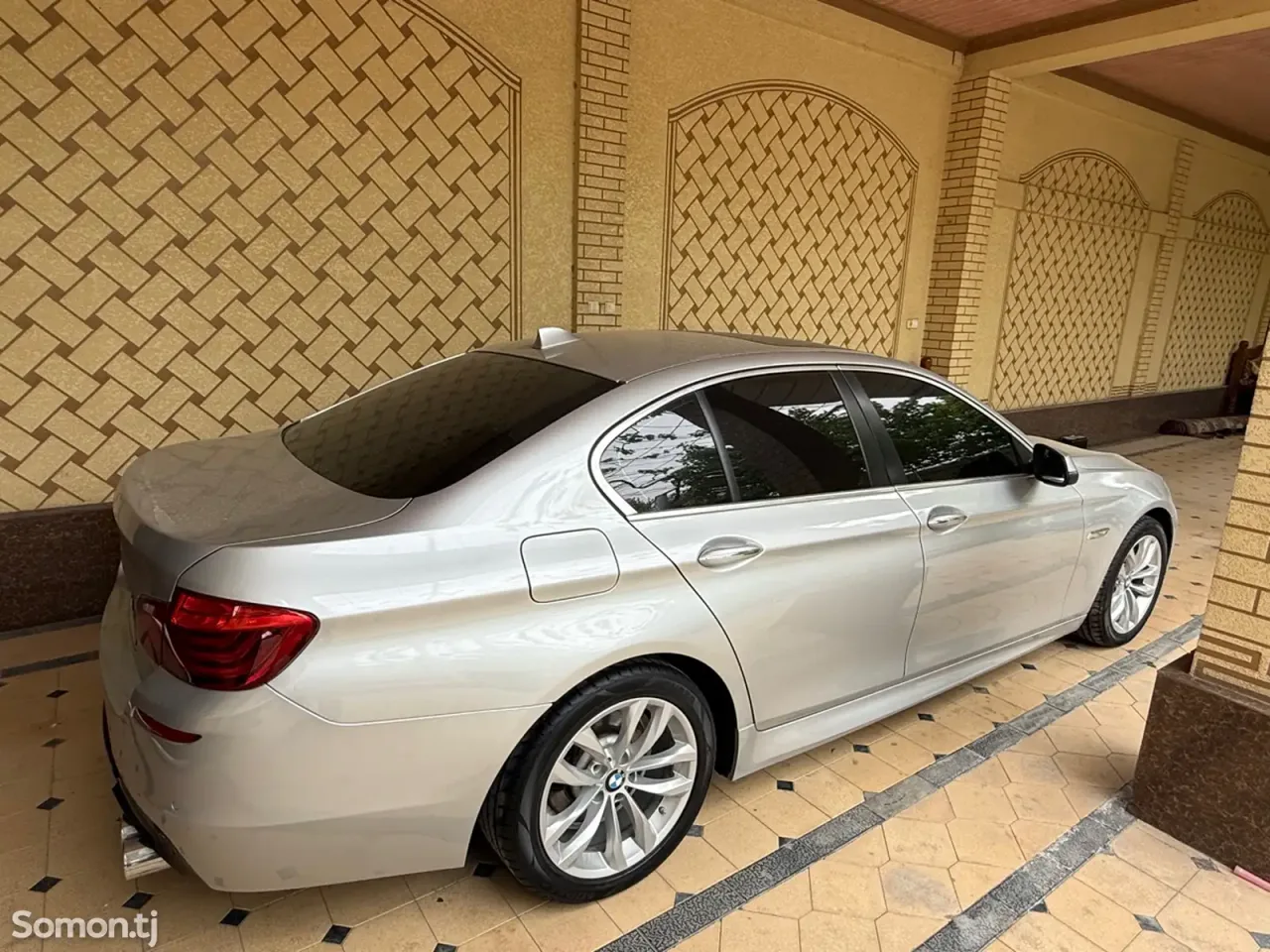BMW 5 series 2014 · 2.0 AT