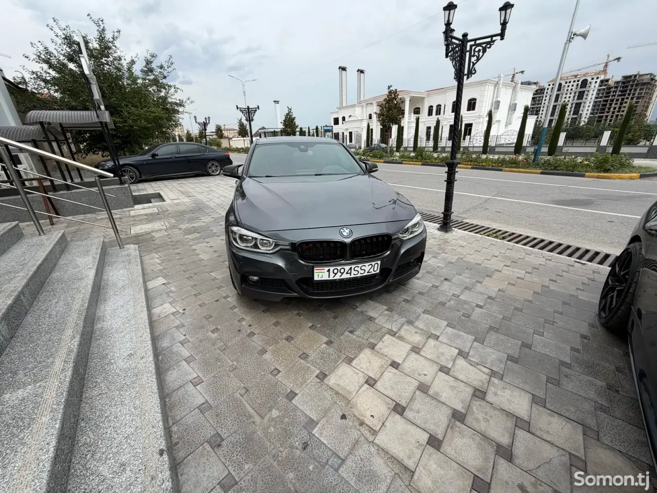BMW 3 series 2018 · 2.0 AT