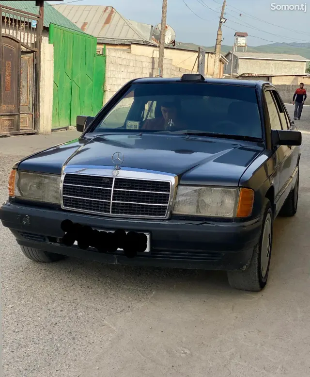 Mercedes-Benz W201 1991 · 2.0 MT