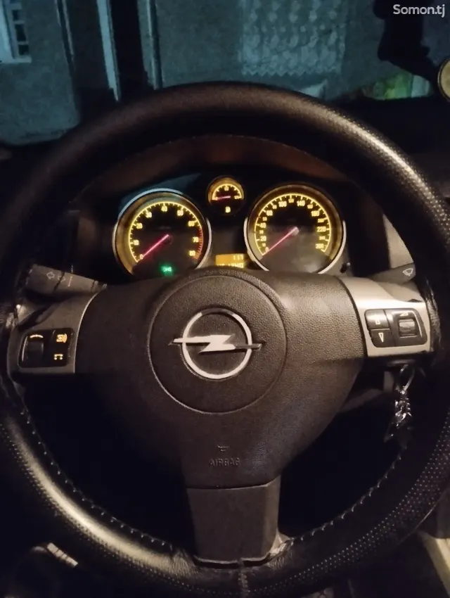 Opel Astra H 2006 · 1.6 MT