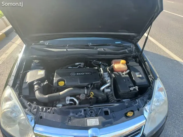 Opel Astra H 2008 · 1.7 MT
