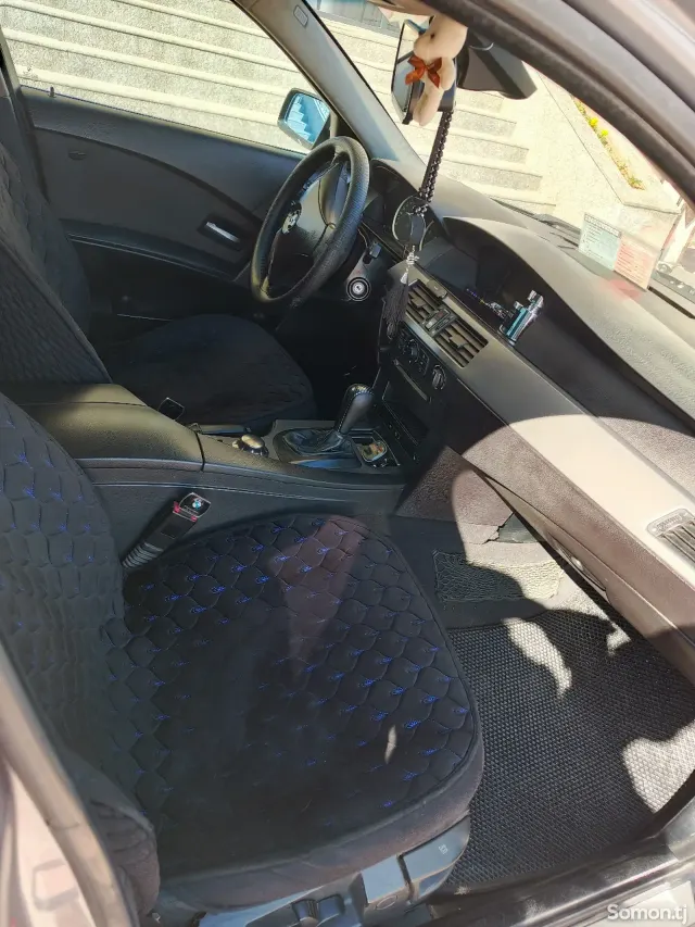 BMW M5 2004 · 2.5 AT