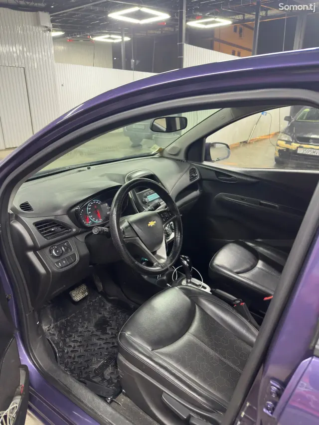Chevrolet Spark 2016 · 1.0 AT