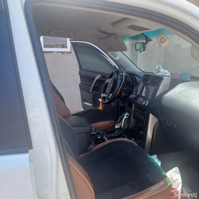 Toyota Land Cruiser Prado 2012 · 2.7 AT