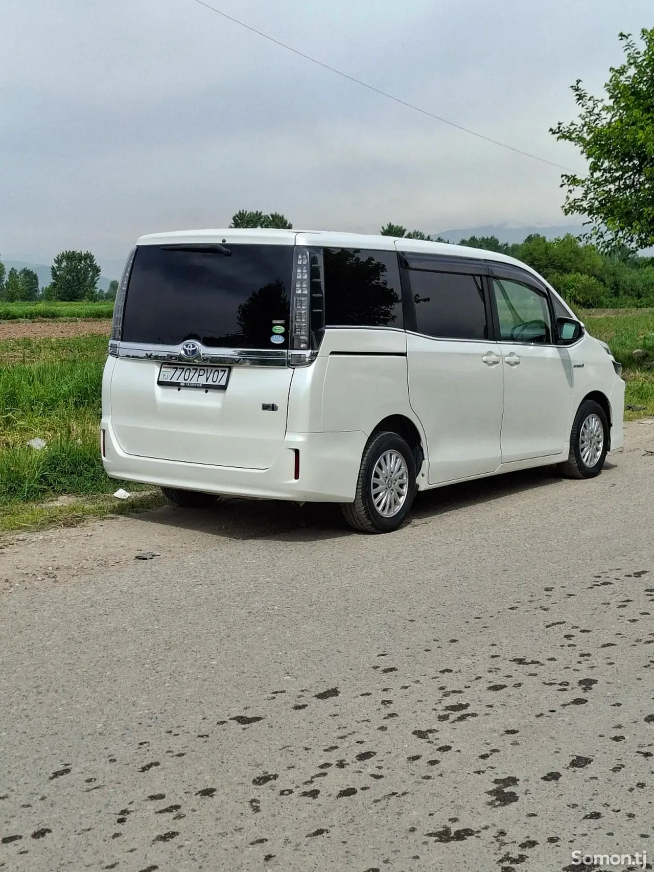 Toyota Voxy 2014 · 1.8 AT