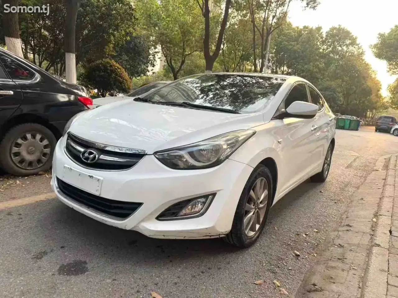 Hyundai Elantra 2015 · 1.6 AT