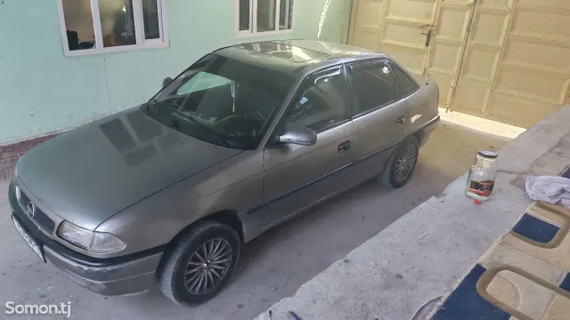 Opel Astra F 1996 · 1.6 MT