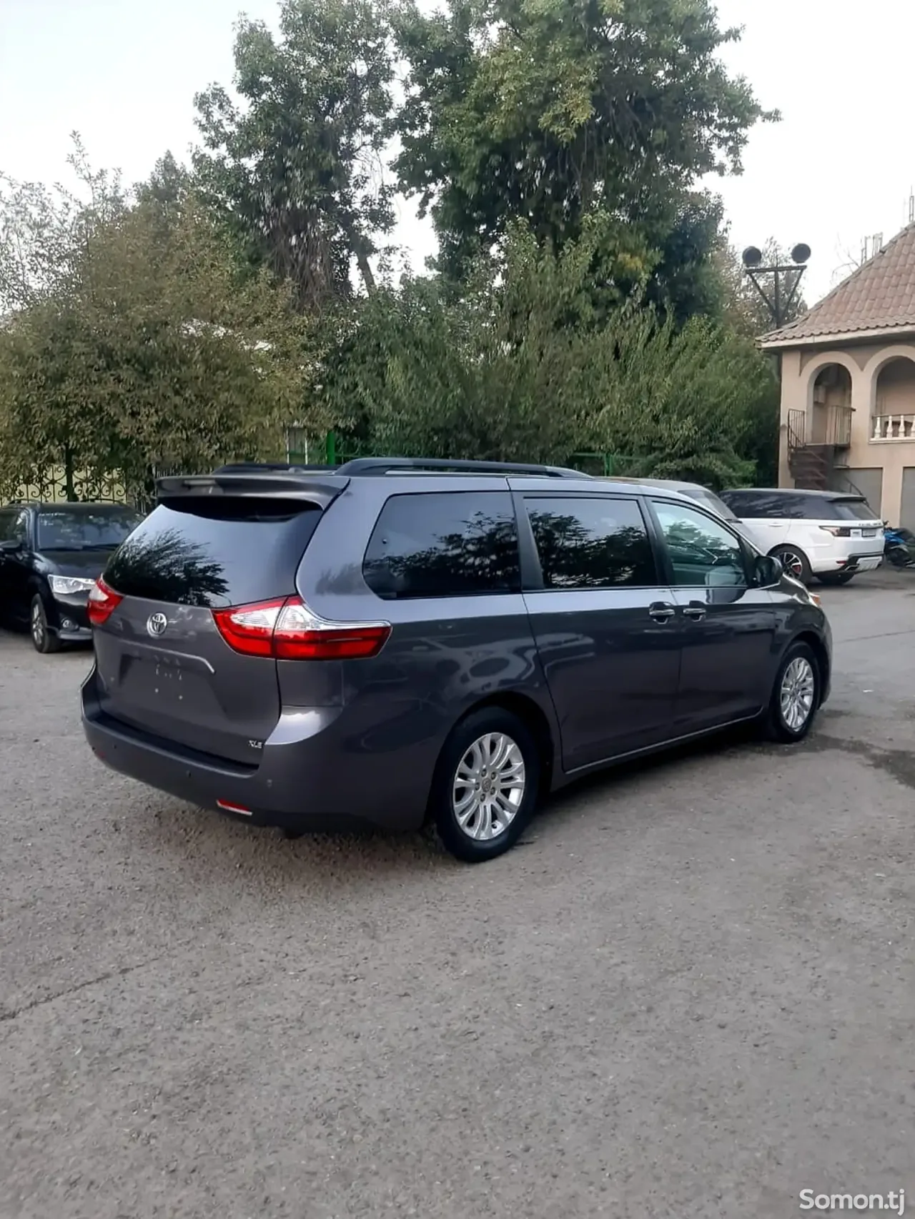 Toyota Sienna 2017 · 3.5 AT