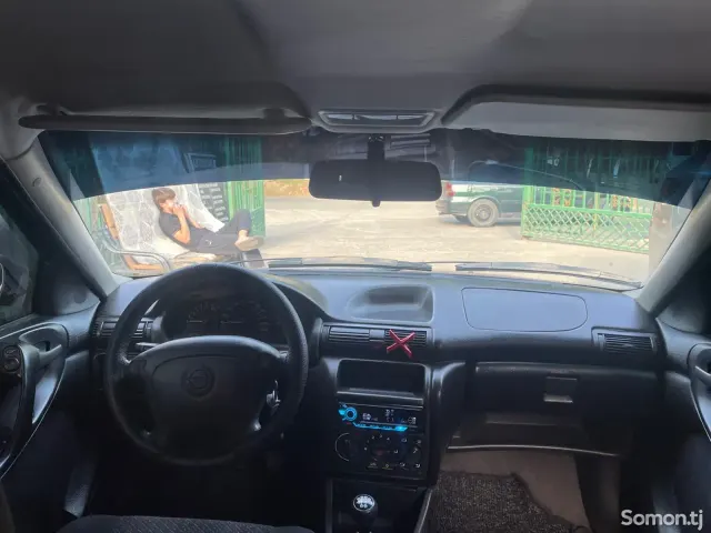 Opel Astra F 1998 · 1.6 MT