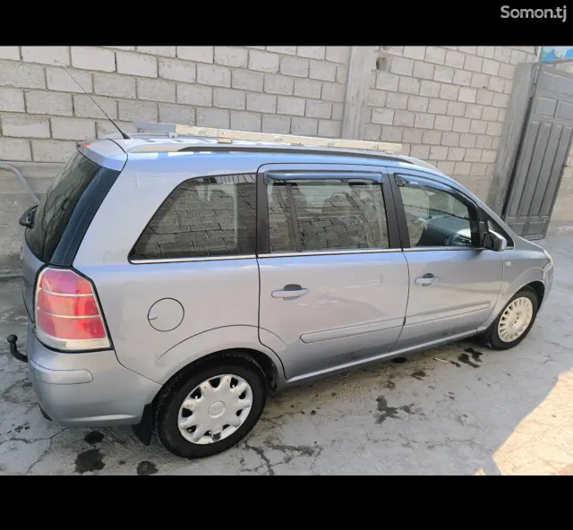 Opel Zafira 2006 · 1.6 MT
