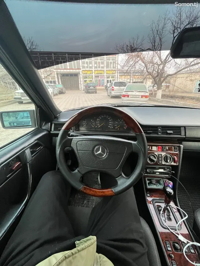 Mercedes-Benz W124 1994 · 2.3 AT