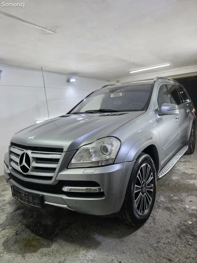 Mercedes-Benz GL class 2011 · 5.0 AT