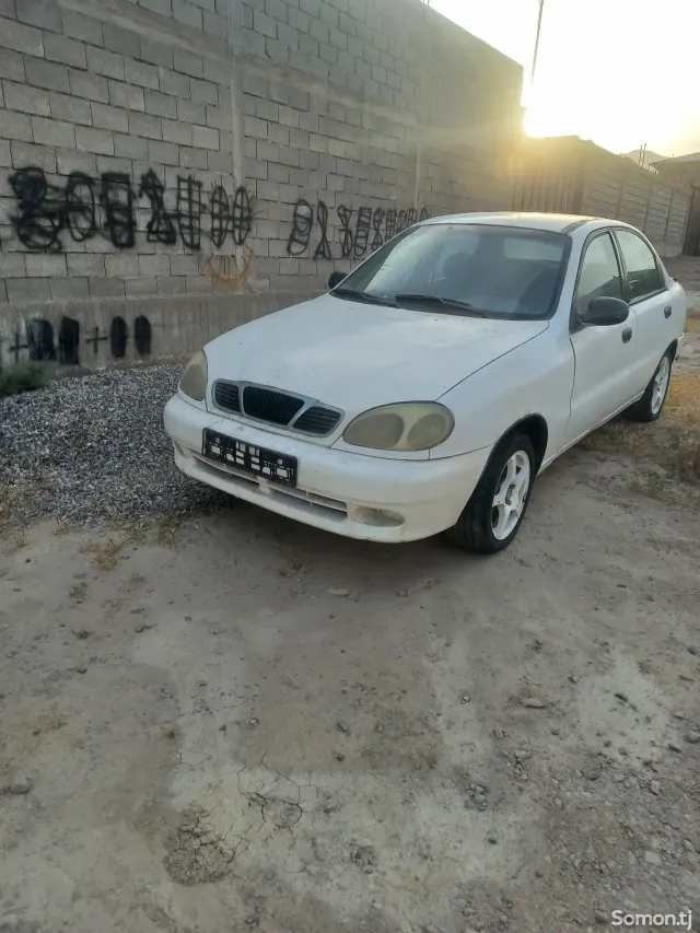 Daewoo Lanos 1999 · 1.6 MT