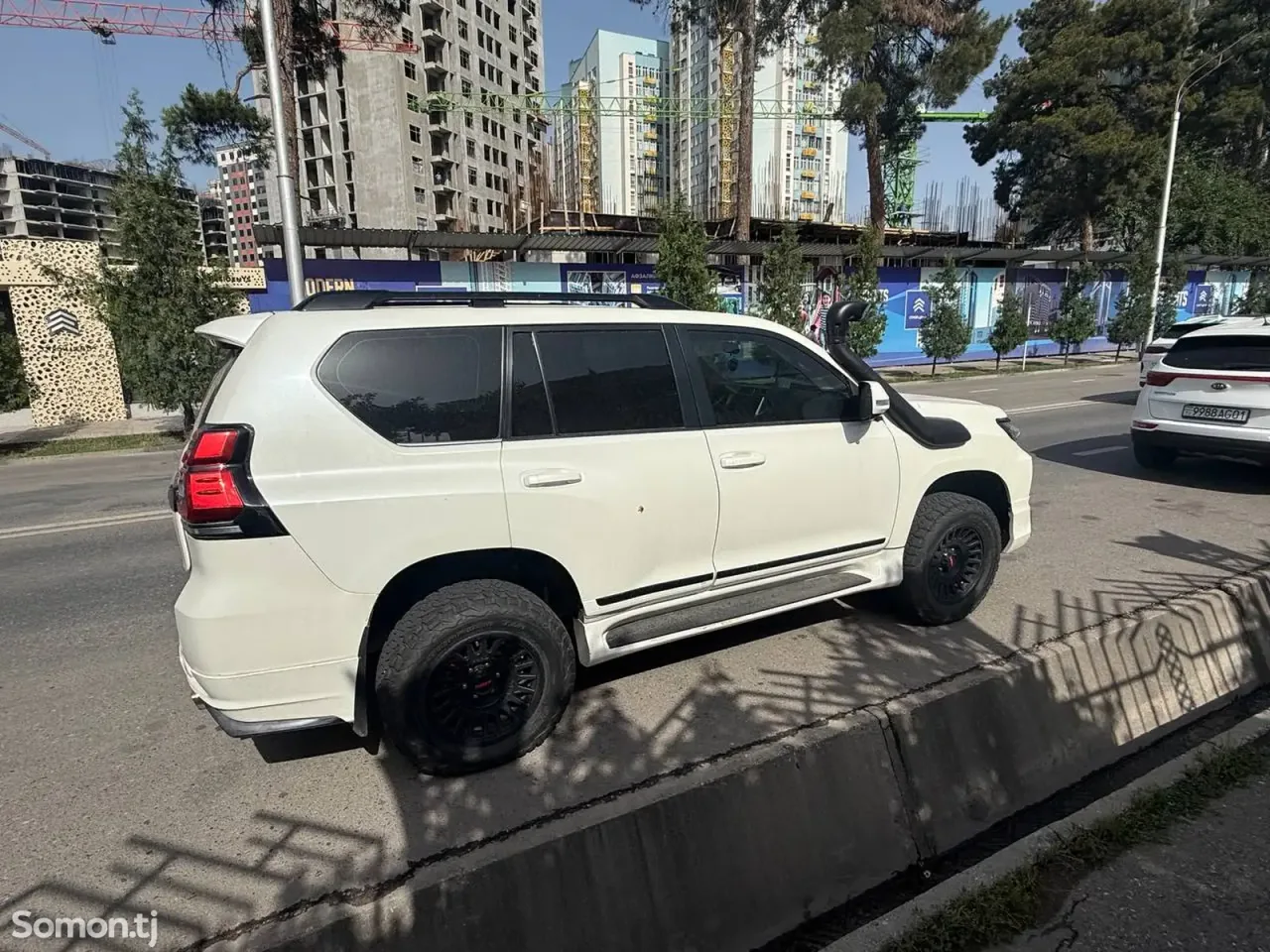 Toyota Land Cruiser Prado 2012 · 2.7 AT