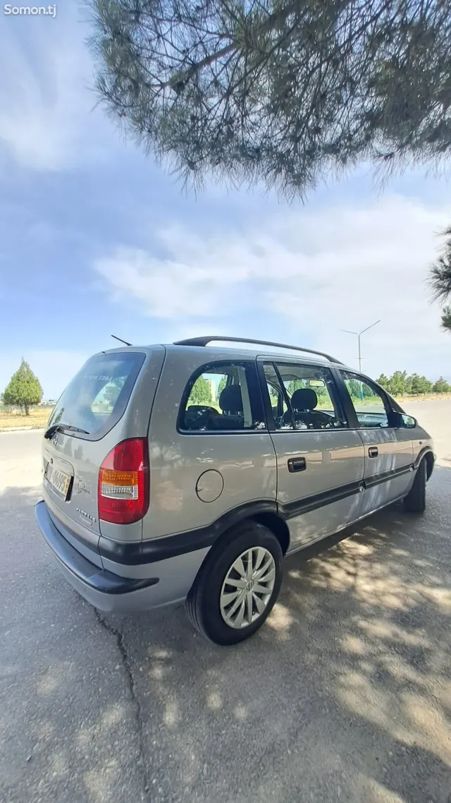 Opel Zafira 2002 · 1.6 MT