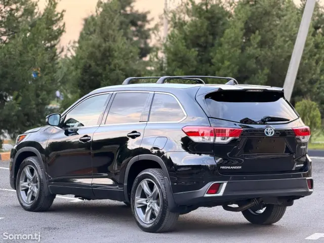 Toyota Highlander 2018 · 2.5 AT