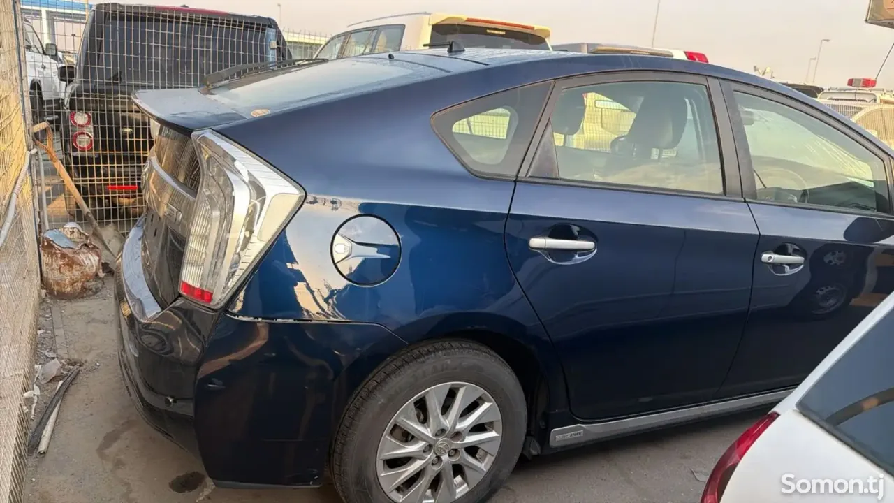 Toyota Prius 2014 · 1.8 AT