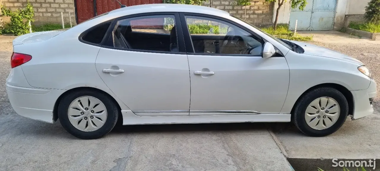 Hyundai Avante 2011 · 1.6 AT