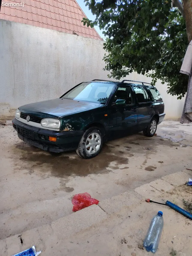 Volkswagen Golf 1996 · 1.6 MT