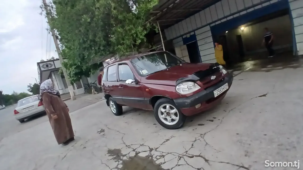 Chevrolet Niva 2004 · 1.6 MT