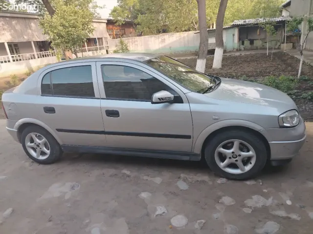 Opel Astra G 1999 · 1.6 MT