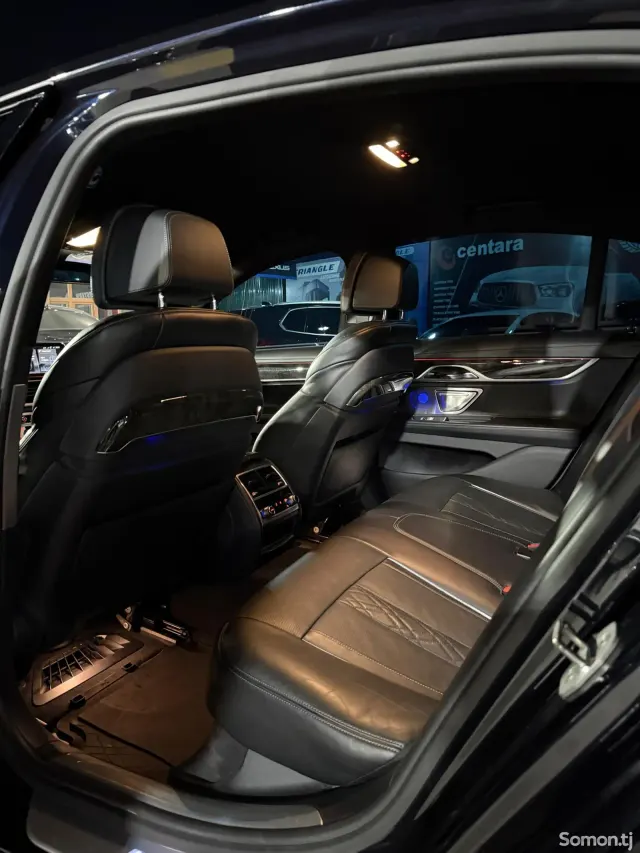 BMW 7 series 2018 · 4.4 AT