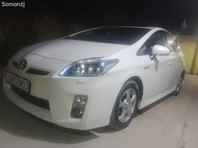 Toyota Prius 2011 · 1.8 CVT