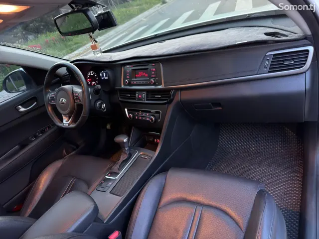 Kia K5 2016 · 2.0 AT