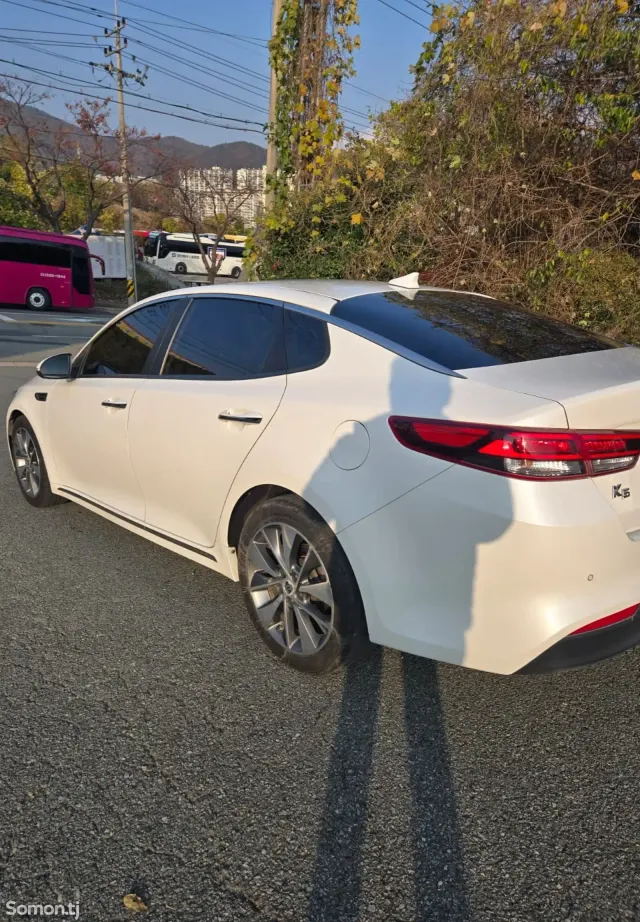 Kia K5 2018 · 2.0 AT
