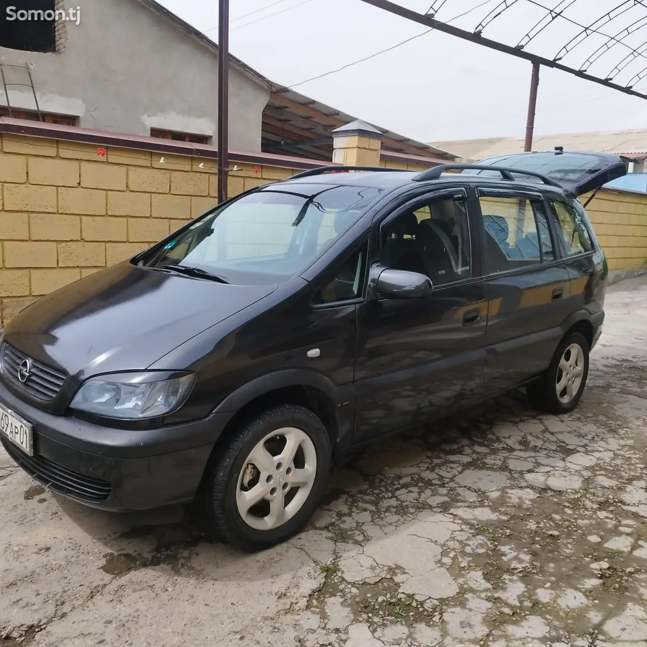 Opel Zafira 2000 · 1.6 MT