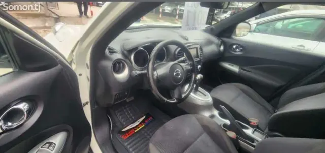 Nissan Juke 2011 · 1.6 AT