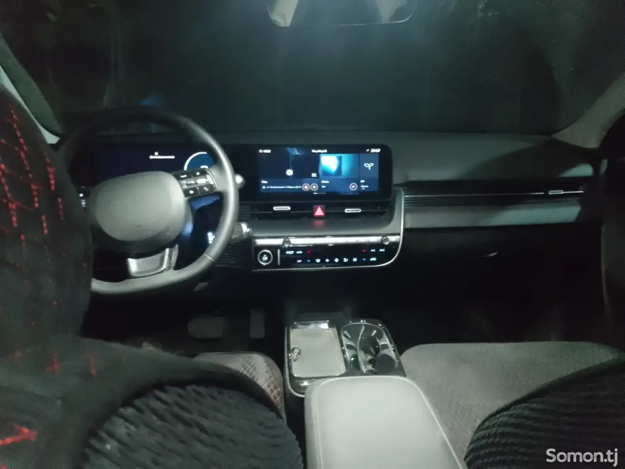 Hyundai IONIQ 2024 · AT