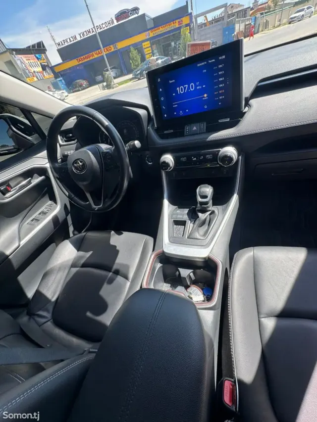 Toyota RAV 4 2021 · 2.0 AT