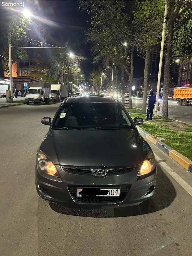 Hyundai i30 2010 · 1.6 MT