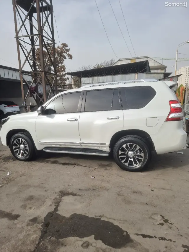 Toyota Land Cruiser Prado 2013 · 0.4 AT