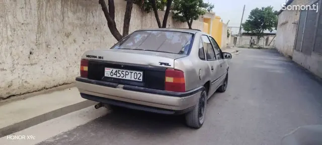 Opel Vectra A 1991 · 1.6 MT