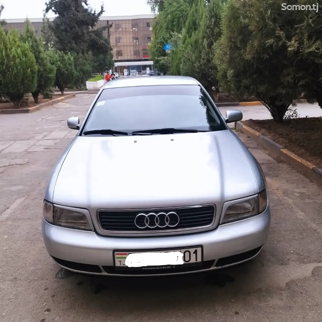 Audi A4 1998 · 1.8 MT
