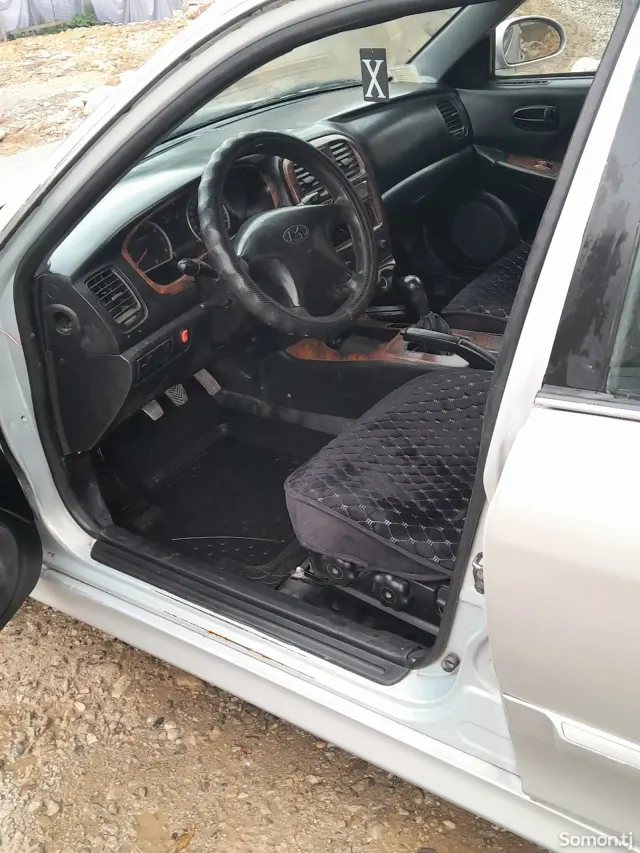 Hyundai Sonata 2004 · 2.0 MT