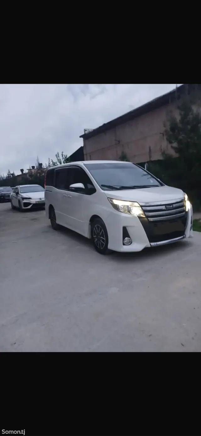 Toyota Voxy 2014 · 2.0 AT