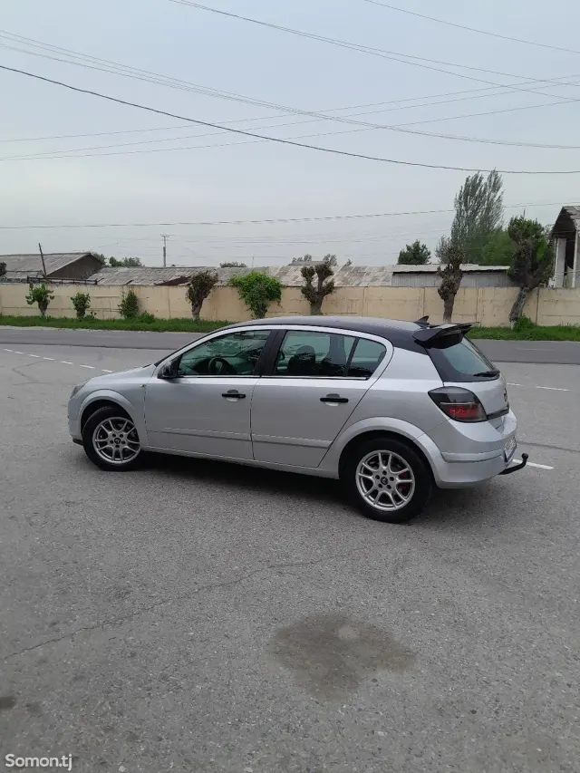 Opel Astra H 2007 · 1.6 MT