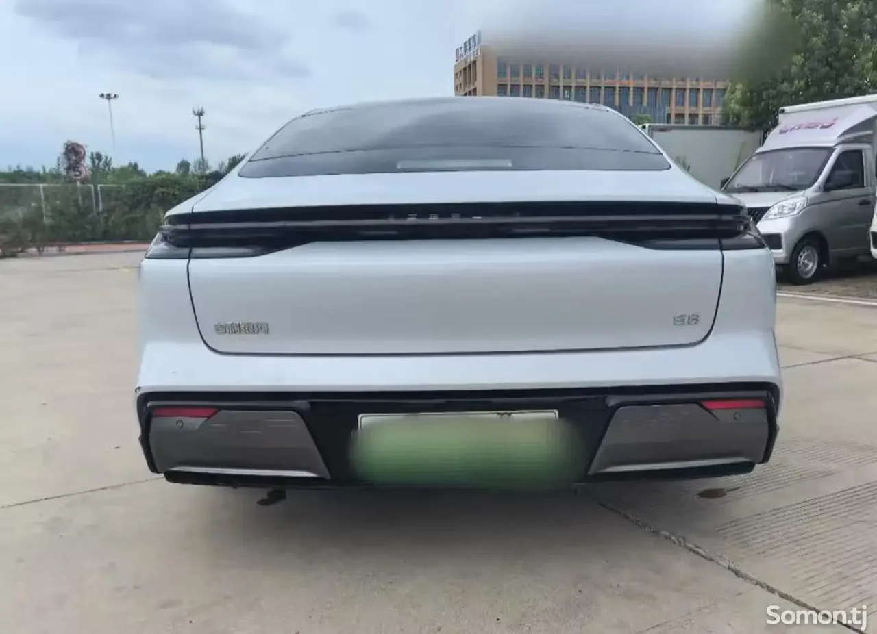 Geely Galaxy E8 2025 · AT