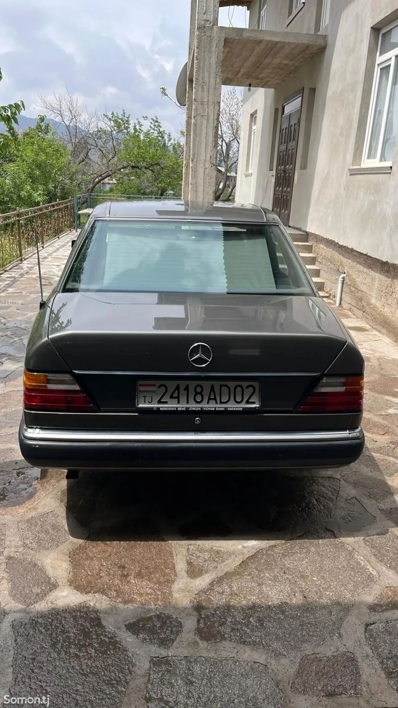 Mercedes-Benz W124 1990 · 2.0 MT